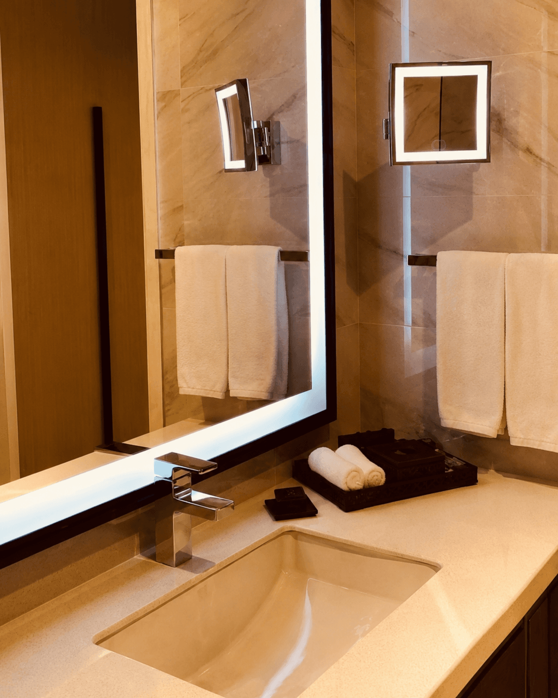 Signature Holiday Hotel photograph 2